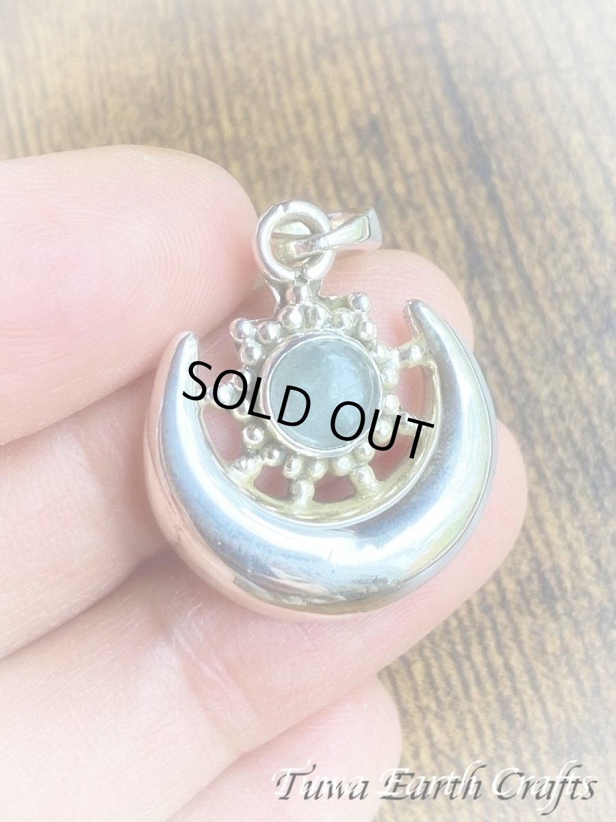 画像3: 【幸福のシンボル・癒しの石】高品質アクアマリン（ブラジル産）ペンダント 1点もの ★太陽と月 ブルー・青い石  ヒーリングジュエリー天然石パワーストーンお守りアクセサリー 3月誕生石 (3)