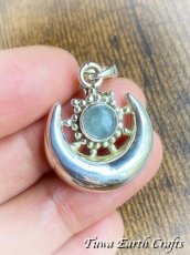 画像3: 【幸福のシンボル・癒しの石】高品質アクアマリン（ブラジル産）ペンダント 1点もの ★太陽と月 ブルー・青い石  ヒーリングジュエリー天然石パワーストーンお守りアクセサリー 3月誕生石 (3)