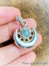 画像4: 【幸福のシンボル・癒しの石】高品質アクアマリン（ブラジル産）ペンダント 1点もの ★太陽と月 ブルー・青い石  ヒーリングジュエリー天然石パワーストーンお守りアクセサリー 3月誕生石 (4)