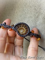 画像4: 【開運お守り・癒し・生命力アップ】高品質 アンモナイト化石 ＆琥珀 ブレスレット バングル ＊アンバー 1点ものマクラメ編みアクセサリー ハンドメイド＊天然石パワーストーン お守りアクセサリー ヒーリング スピリチュアルジュエリー (4)