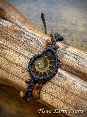 画像6: 【開運お守り・癒し・生命力アップ】高品質 アンモナイト化石 ＆琥珀 ブレスレット バングル ＊アンバー 1点ものマクラメ編みアクセサリー ハンドメイド＊天然石パワーストーン お守りアクセサリー ヒーリング スピリチュアルジュエリー (6)