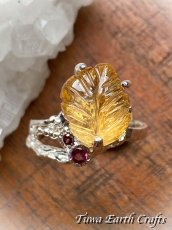 画像1: 【自信・積極性アップ・開運】1点物 高品質シトリン リング with 宝石質ロードライトガーネット 指輪 16号★植物・葉っぱデザイン 商売繁盛・財運・金運アップお守り ハンドメイドジュエリー　パワーストーン天然石ヒーリングストーン お守りアクセサリー　スピリチュアル　11月誕生石 (1)
