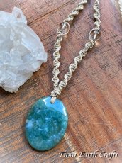 画像5: 【癒し・豊穣】石全長4.6cm大ぶり高品質モスアゲート瑪瑙 ネックレス チョーカー ペンダント　地球と身体に優しいヘンプ素材 1点物 シンプル＆ナチュラル★無染色 生成り ナチュラル天然素材オーガニックファッション  ハンドメイドお守り天然石ヒーリングストーン マクラメアクセサリー (5)