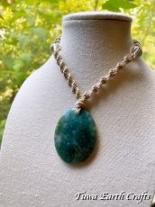 画像13: 【癒し・豊穣】石全長4.6cm大ぶり高品質モスアゲート瑪瑙 ネックレス チョーカー ペンダント　地球と身体に優しいヘンプ素材 1点物 シンプル＆ナチュラル★無染色 生成り ナチュラル天然素材オーガニックファッション  ハンドメイドお守り天然石ヒーリングストーン マクラメアクセサリー (13)