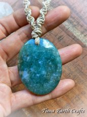 画像4: 【癒し・豊穣】石全長4.6cm大ぶり高品質モスアゲート瑪瑙 ネックレス チョーカー ペンダント　地球と身体に優しいヘンプ素材 1点物 シンプル＆ナチュラル★無染色 生成り ナチュラル天然素材オーガニックファッション  ハンドメイドお守り天然石ヒーリングストーン マクラメアクセサリー (4)