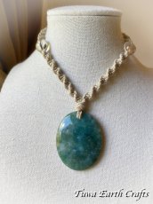 画像11: 【癒し・豊穣】石全長4.6cm大ぶり高品質モスアゲート瑪瑙 ネックレス チョーカー ペンダント　地球と身体に優しいヘンプ素材 1点物 シンプル＆ナチュラル★無染色 生成り ナチュラル天然素材オーガニックファッション  ハンドメイドお守り天然石ヒーリングストーン マクラメアクセサリー (11)