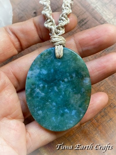 画像1: 【癒し・豊穣】石全長4.6cm大ぶり高品質モスアゲート瑪瑙 ネックレス チョーカー ペンダント　地球と身体に優しいヘンプ素材 1点物 シンプル＆ナチュラル★無染色 生成り ナチュラル天然素材オーガニックファッション  ハンドメイドお守り天然石ヒーリングストーン マクラメアクセサリー