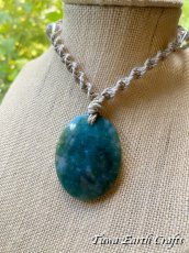 画像17: 【癒し・豊穣】石全長4.6cm大ぶり高品質モスアゲート瑪瑙 ネックレス チョーカー ペンダント　地球と身体に優しいヘンプ素材 1点物 シンプル＆ナチュラル★無染色 生成り ナチュラル天然素材オーガニックファッション  ハンドメイドお守り天然石ヒーリングストーン マクラメアクセサリー (17)