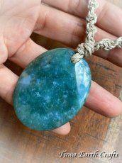 画像9: 【癒し・豊穣】石全長4.6cm大ぶり高品質モスアゲート瑪瑙 ネックレス チョーカー ペンダント　地球と身体に優しいヘンプ素材 1点物 シンプル＆ナチュラル★無染色 生成り ナチュラル天然素材オーガニックファッション  ハンドメイドお守り天然石ヒーリングストーン マクラメアクセサリー (9)