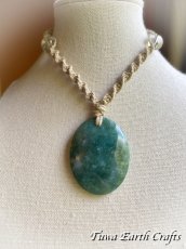 画像25: 【癒し・豊穣】石全長4.6cm大ぶり高品質モスアゲート瑪瑙 ネックレス チョーカー ペンダント　地球と身体に優しいヘンプ素材 1点物 シンプル＆ナチュラル★無染色 生成り ナチュラル天然素材オーガニックファッション  ハンドメイドお守り天然石ヒーリングストーン マクラメアクセサリー (25)