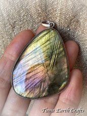 画像15: 石全長4.9cm大ぶり♪【夢の実現をサポート】高品質 神秘的ラブラドライト ペンダントトップ ゴールド・ピンク・パープル 1点ものヒーリング お守り ジュエリー 天然石パワーストーンアクセサリー スピリチュアル (15)