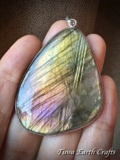 画像5: 石全長4.9cm大ぶり♪【夢の実現をサポート】高品質 神秘的ラブラドライト ペンダントトップ ゴールド・ピンク・パープル 1点ものヒーリング お守り ジュエリー 天然石パワーストーンアクセサリー スピリチュアル (5)