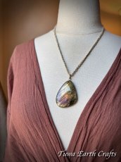 画像13: 石全長4.9cm大ぶり♪【夢の実現をサポート】高品質 神秘的ラブラドライト ペンダントトップ ゴールド・ピンク・パープル 1点ものヒーリング お守り ジュエリー 天然石パワーストーンアクセサリー スピリチュアル (13)