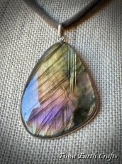 画像9: 石全長4.9cm大ぶり♪【夢の実現をサポート】高品質 神秘的ラブラドライト ペンダントトップ ゴールド・ピンク・パープル 1点ものヒーリング お守り ジュエリー 天然石パワーストーンアクセサリー スピリチュアル (9)