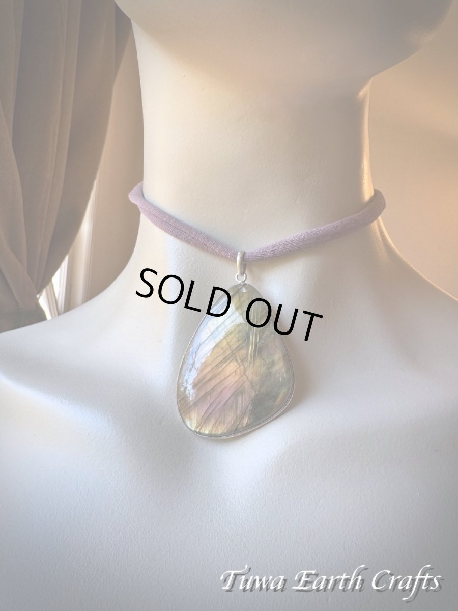 画像8: 石全長4.9cm大ぶり♪【夢の実現をサポート】高品質 神秘的ラブラドライト ペンダントトップ ゴールド・ピンク・パープル 1点ものヒーリング お守り ジュエリー 天然石パワーストーンアクセサリー スピリチュアル (8)