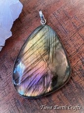 画像1: 石全長4.9cm大ぶり♪【夢の実現をサポート】高品質 神秘的ラブラドライト ペンダントトップ ゴールド・ピンク・パープル 1点ものヒーリング お守り ジュエリー 天然石パワーストーンアクセサリー スピリチュアル (1)