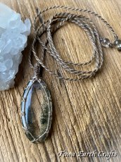 画像22: 石全長4cm大ぶり♪【開運・自営業お守り・財運アップ】高品質ガーデンクォーツ ペンダント/ネックレス*シンプル 庭園水晶 クローライトインクォーツ 1点もの*天然石パワーストーン アクセサリー マクラメ お守りヒーリングジュエリー スピリチュアル (22)