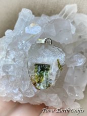画像23: 【浄化・保護・開運・金運アップ】高品質グリーントルマリンインクォーツ原石 ペンダントトップ 1点もの パワーストーン 天然石 アクセサリー ヒーリングストーン お守りジュエリー (23)