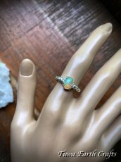 画像13: 高品質エチオピア産オパール 指輪リング with キラキラ宝石質ペリドット 14号*１点もの パワーストーンお守りアクセサリー天然石 銀細工 彫金 スターリングシルバー ヒーリングジュエリー (13)