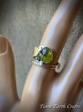 画像13: 【魔除け・厄除け・ポジティブ思考】高品質 大粒ペリドット原石 指輪 リング 15号★スターリングシルバー★植物・葉っぱデザイン♪ 1点物 天然石 パワーストーンアクセサリー 8月誕生石 ヒーリングジュエリー  (13)