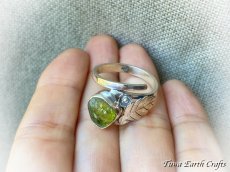 画像28: 【魔除け・厄除け・ポジティブ思考】高品質 大粒ペリドット原石 指輪 リング 15号★スターリングシルバー★植物・葉っぱデザイン♪ 1点物 天然石 パワーストーンアクセサリー 8月誕生石 ヒーリングジュエリー  (28)