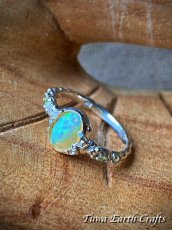 画像21: 高品質エチオピア産オパール 指輪リング with キラキラ宝石質ペリドット 14号*１点もの パワーストーンお守りアクセサリー天然石 銀細工 彫金 スターリングシルバー ヒーリングジュエリー (21)