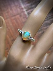 画像10: 高品質エチオピア産オパール 指輪リング with キラキラ宝石質ペリドット 14号*１点もの パワーストーンお守りアクセサリー天然石 銀細工 彫金 スターリングシルバー ヒーリングジュエリー (10)