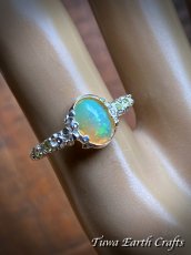 画像11: 高品質エチオピア産オパール 指輪リング with キラキラ宝石質ペリドット 14号*１点もの パワーストーンお守りアクセサリー天然石 銀細工 彫金 スターリングシルバー ヒーリングジュエリー (11)