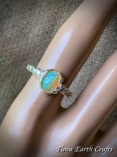 画像9: 高品質エチオピア産オパール 指輪リング with キラキラ宝石質ペリドット 14号*１点もの パワーストーンお守りアクセサリー天然石 銀細工 彫金 スターリングシルバー ヒーリングジュエリー (9)