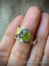 画像24: 【魔除け・厄除け・ポジティブ思考】高品質 大粒ペリドット原石 指輪 リング 15号★スターリングシルバー★植物・葉っぱデザイン♪ 1点物 天然石 パワーストーンアクセサリー 8月誕生石 ヒーリングジュエリー  (24)