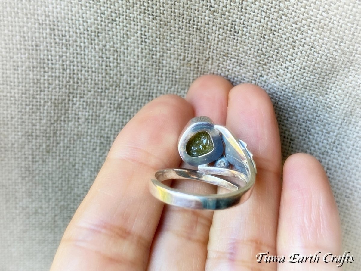 画像29: 【魔除け・厄除け・ポジティブ思考】高品質 大粒ペリドット原石 指輪 リング 15号★スターリングシルバー★植物・葉っぱデザイン♪ 1点物 天然石 パワーストーンアクセサリー 8月誕生石 ヒーリングジュエリー  (29)