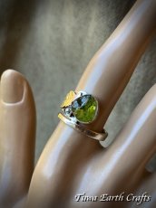画像20: 【魔除け・厄除け・ポジティブ思考】高品質 大粒ペリドット原石 指輪 リング 15号★スターリングシルバー★植物・葉っぱデザイン♪ 1点物 天然石 パワーストーンアクセサリー 8月誕生石 ヒーリングジュエリー  (20)