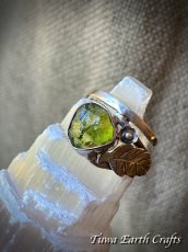 画像5: 【魔除け・厄除け・ポジティブ思考】高品質 大粒ペリドット原石 指輪 リング 15号★スターリングシルバー★植物・葉っぱデザイン♪ 1点物 天然石 パワーストーンアクセサリー 8月誕生石 ヒーリングジュエリー  (5)