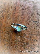 画像23: 高品質エチオピア産オパール 指輪リング with キラキラ宝石質ペリドット 14号*１点もの パワーストーンお守りアクセサリー天然石 銀細工 彫金 スターリングシルバー ヒーリングジュエリー (23)