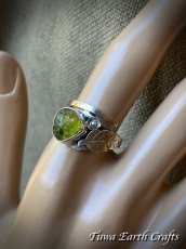 画像12: 【魔除け・厄除け・ポジティブ思考】高品質 大粒ペリドット原石 指輪 リング 15号★スターリングシルバー★植物・葉っぱデザイン♪ 1点物 天然石 パワーストーンアクセサリー 8月誕生石 ヒーリングジュエリー  (12)