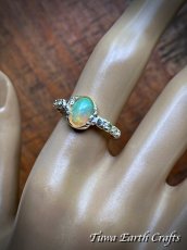 画像14: 高品質エチオピア産オパール 指輪リング with キラキラ宝石質ペリドット 14号*１点もの パワーストーンお守りアクセサリー天然石 銀細工 彫金 スターリングシルバー ヒーリングジュエリー (14)