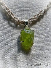 画像7: 【魔除け・厄除け・ポジティブ思考】 高品質ペリドット 原石 ペンダントトップ 大粒 オリーブグリーン★1点もの スターリングシルバー鉱物 天然石 お守り パワーストーンアクセサリー ヒーリングジュエリー　8月誕生石　ギフト・プレゼント スピリチュアル (7)