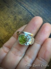 画像27: 【魔除け・厄除け・ポジティブ思考】高品質 大粒ペリドット原石 指輪 リング 15号★スターリングシルバー★植物・葉っぱデザイン♪ 1点物 天然石 パワーストーンアクセサリー 8月誕生石 ヒーリングジュエリー  (27)