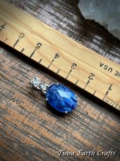 画像16: 虹入り♪ インディゴブルー高品質ブルーカイヤナイト ペンダントトップ カイアナイト・カヤナイト・藍晶石 ヒーリングストーン 天然石ジュエリー 　【独立心・自分らしさ促進】パワーストーンアクセサリー  スピリチュアル お守り (16)