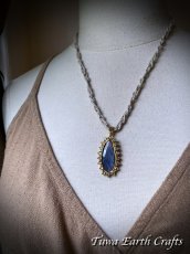 画像9: 【金運アップ・邪気払い・事業者お守り】高品質 天然ブルーサファイア  ペンダントトップ with 宝石質ブルートパーズ★ヒーリングストーン 天然石 個性派 1点ものハンドメイドジュエリー 9月誕生石　彫金　銀細工 (9)