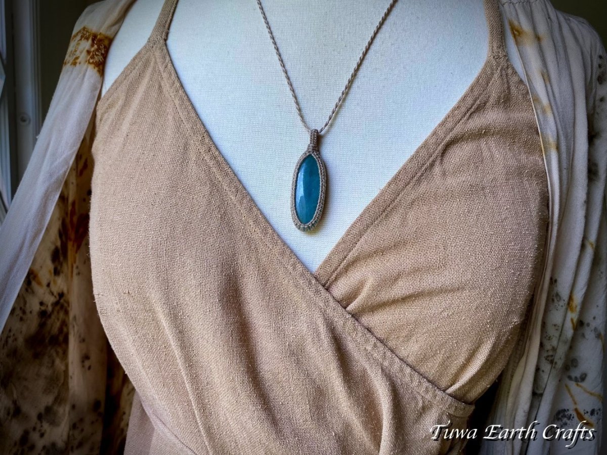 画像12: 石全長4.1cm大ぶり【富・幸福のシンボル】1点もの 高品質アクアマリン（ブラジル産）ペンダント・ネックレス ＊ シンプル マクラメ アクセサリー 天然石パワーストーン ハンドメイド 3月誕生石　スピリチュアル 家庭円満 お守り (12)