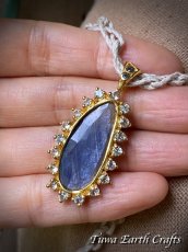 画像6: 【金運アップ・邪気払い・事業者お守り】高品質 天然ブルーサファイア  ペンダントトップ with 宝石質ブルートパーズ★ヒーリングストーン 天然石 個性派 1点ものハンドメイドジュエリー 9月誕生石　彫金　銀細工 (6)