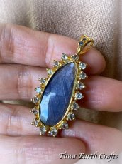 画像5: 【金運アップ・邪気払い・事業者お守り】高品質 天然ブルーサファイア  ペンダントトップ with 宝石質ブルートパーズ★ヒーリングストーン 天然石 個性派 1点ものハンドメイドジュエリー 9月誕生石　彫金　銀細工 (5)