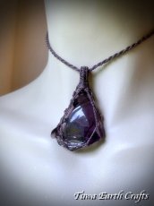 画像24: 石全長4.5cm 大ぶり 高品質アンダラクリスタル（シエラネバダ産）ネックレス・ペンダント  大きな原石 ヴァイオレットソブリンアメジスト 紫 ディープパープル シンプル マクラメ 1点もの ハンドメイドアクセサリー スピリチュアル お守り ヒーリングジュエリー (24)