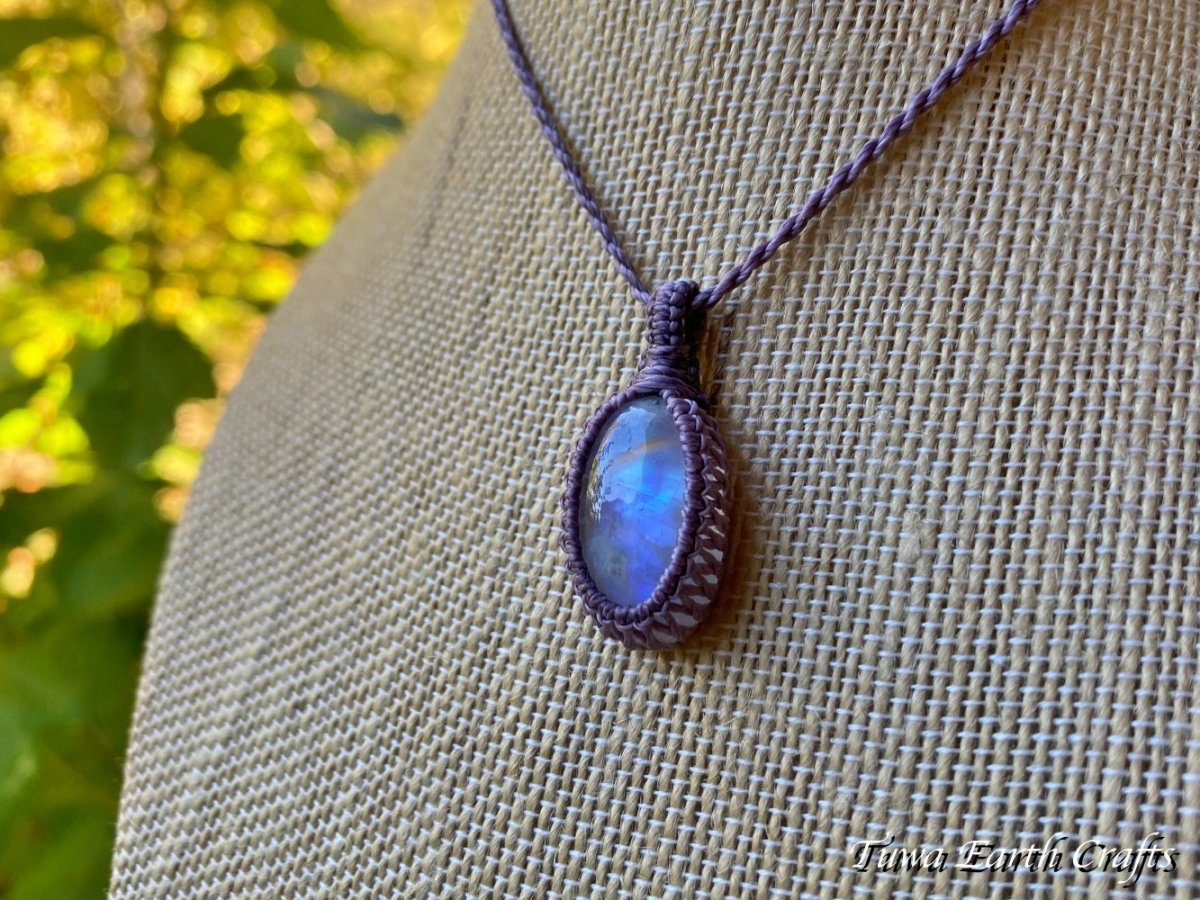 画像18: 高品質ロイヤルレインボームーンストーン ペンダント シンプル ネックレス 水晶 ★マクラメ編み ハンドメイド パワーストーン天然石ヒーリングお守りアクセサリー 金属アレルギー対応 (18)