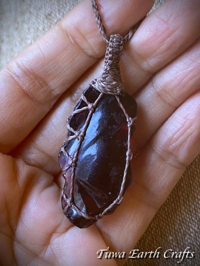 画像1: 【モチベーション・行動力アップ】 高品質アンダラクリスタル(シエラネバダ産)ネックレス・ペンダント レア希少 エンジェルオーララズベリー 原石 シンプル マクラメ 1点もの ハンドメイドアクセサリー スピリチュアル お守り ヒーリングジュエリー