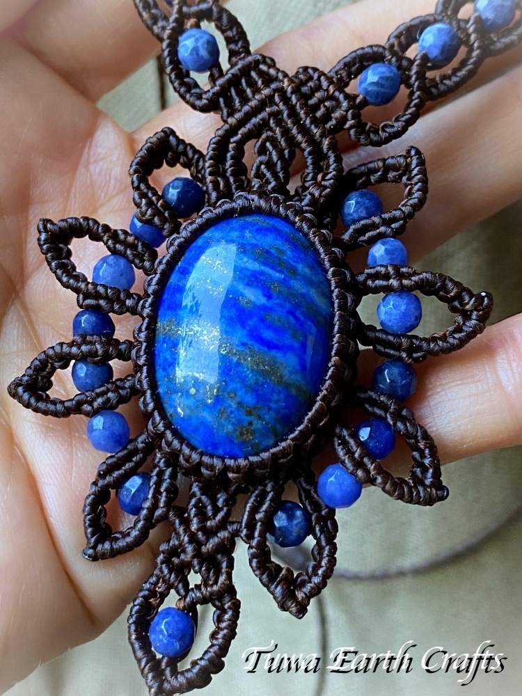 【開運・受験お守り・厄除け】高品質ラピスラズリ ネックレス 1点もの パワーストーン天然石アクセサリー　マクラメ編み ハンドメイド　ヒーリングジュエリー スピリチュアル ステージ衣装