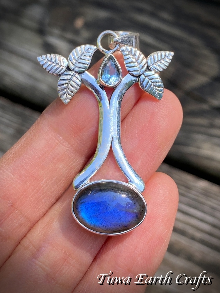 生命の樹デザイン♪【夢の実現をサポート】高品質 ラブラドライト ペンダントトップ with 宝石質ブルートパーズ★パワーストーン天然石アクセサリー　ヒーリングストーン お守りジュエリー スピリチュアル