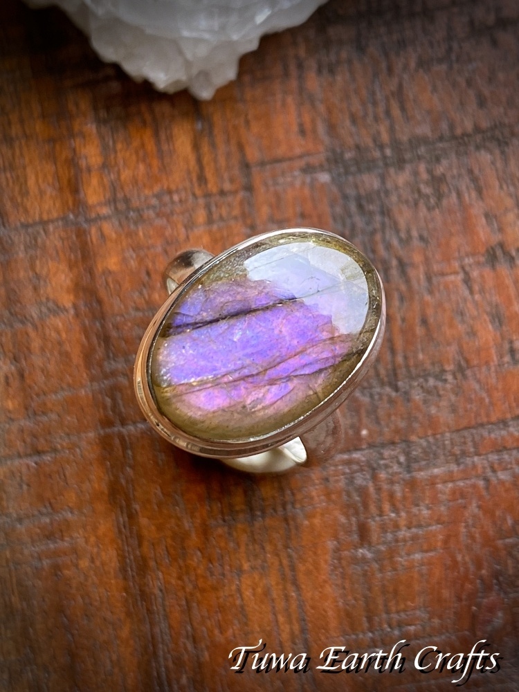 虹入り♪ 朝焼け・夕焼け色 高品質 パープル ピンク ラブラドライト リング 1点物レア  神秘的オーロラ色シラー 指輪 11号 ヒーリングジュエリー  天然石パワーストーンアクセサリー