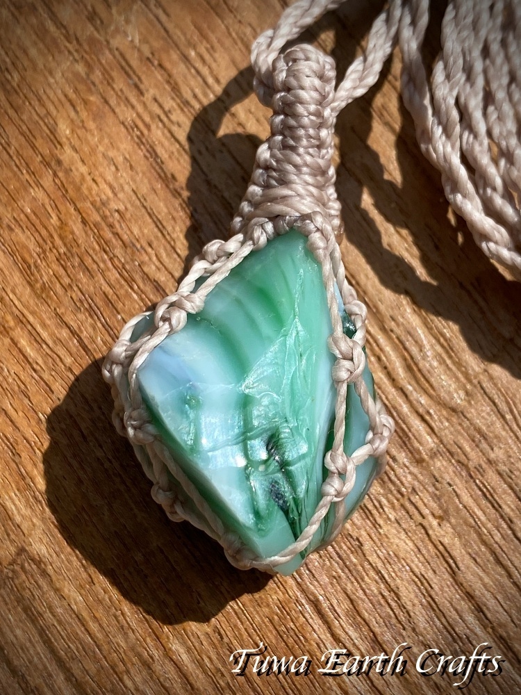 レアカラー♪ 両面使い可 高品質アンダラクリスタル（シエラネバダ産）ネックレス・ペンダント エメラルドシフト/ パステルアイス 生成り シンプル＆ナチュラル マクラメ 1点もの ハンドメイドアクセサリー スピリチュアル ヒーリングジュエリー 第4チャクラ 対応
